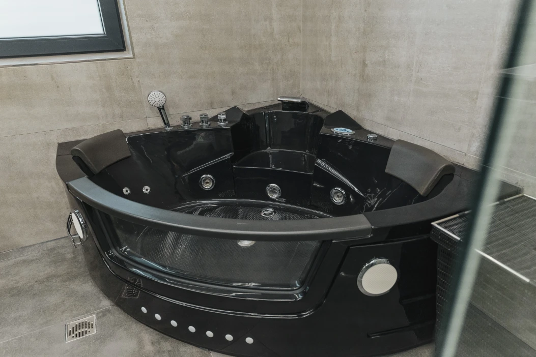 Bild der Badewanne bzw. des Jacuzzi.