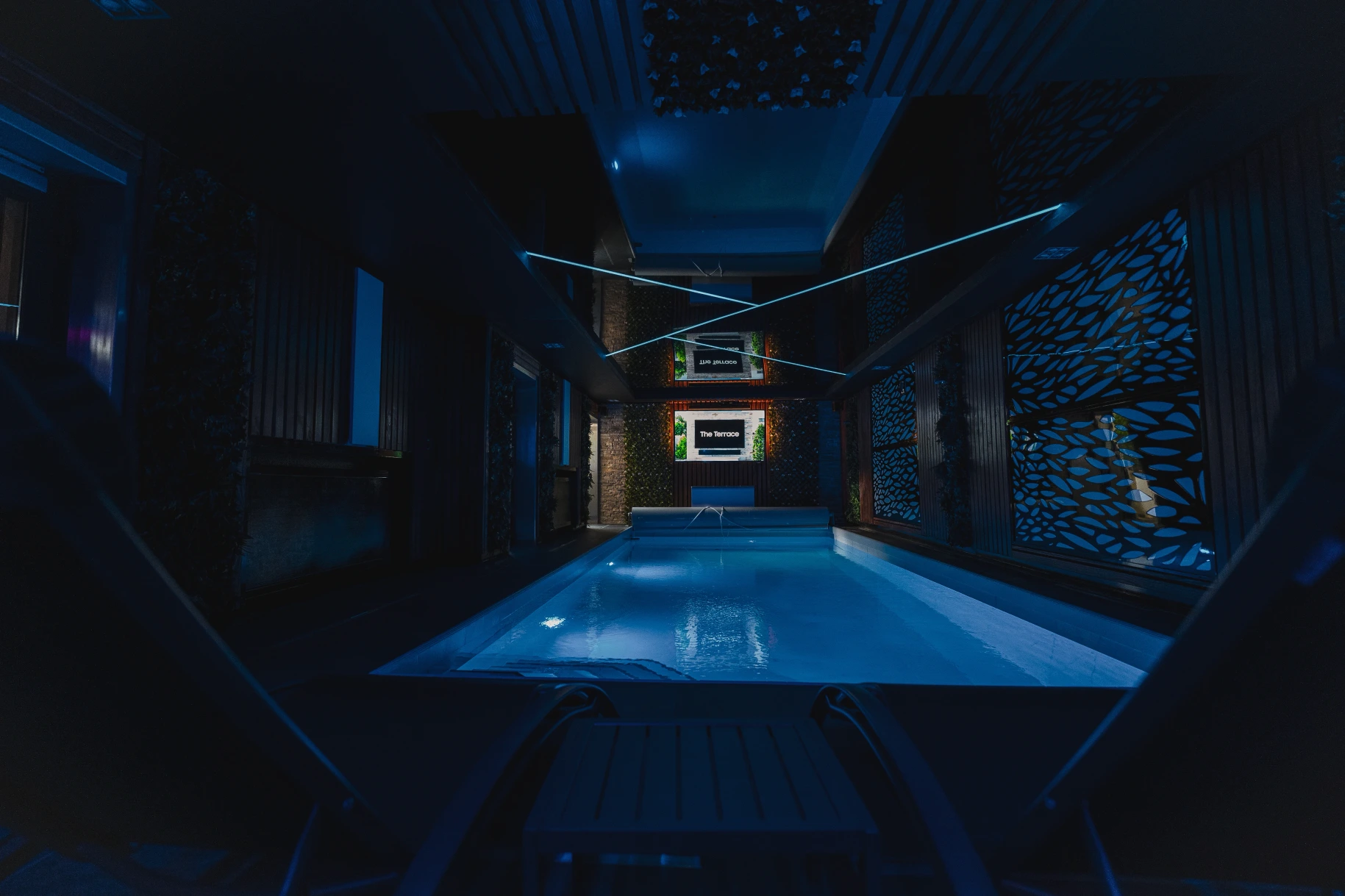 Dieses Bild zeigt den Poolbereich in der Villa von BS Milla Estate.