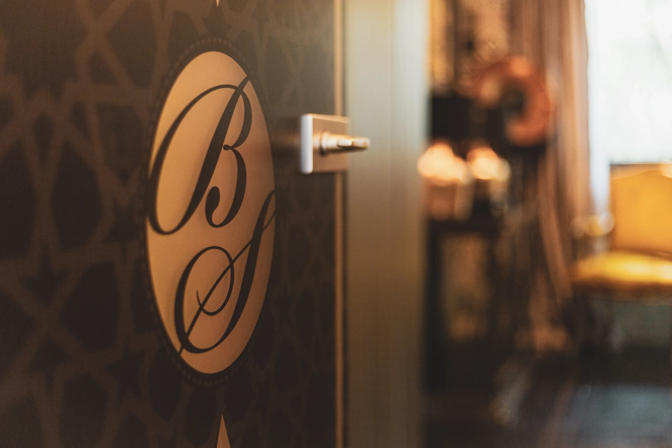 Eingang von BS Suites Ferienwohnungen in der Heidelberger Altstadt.